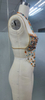 Top corto con cadena y cuerpo con cuentas de colores