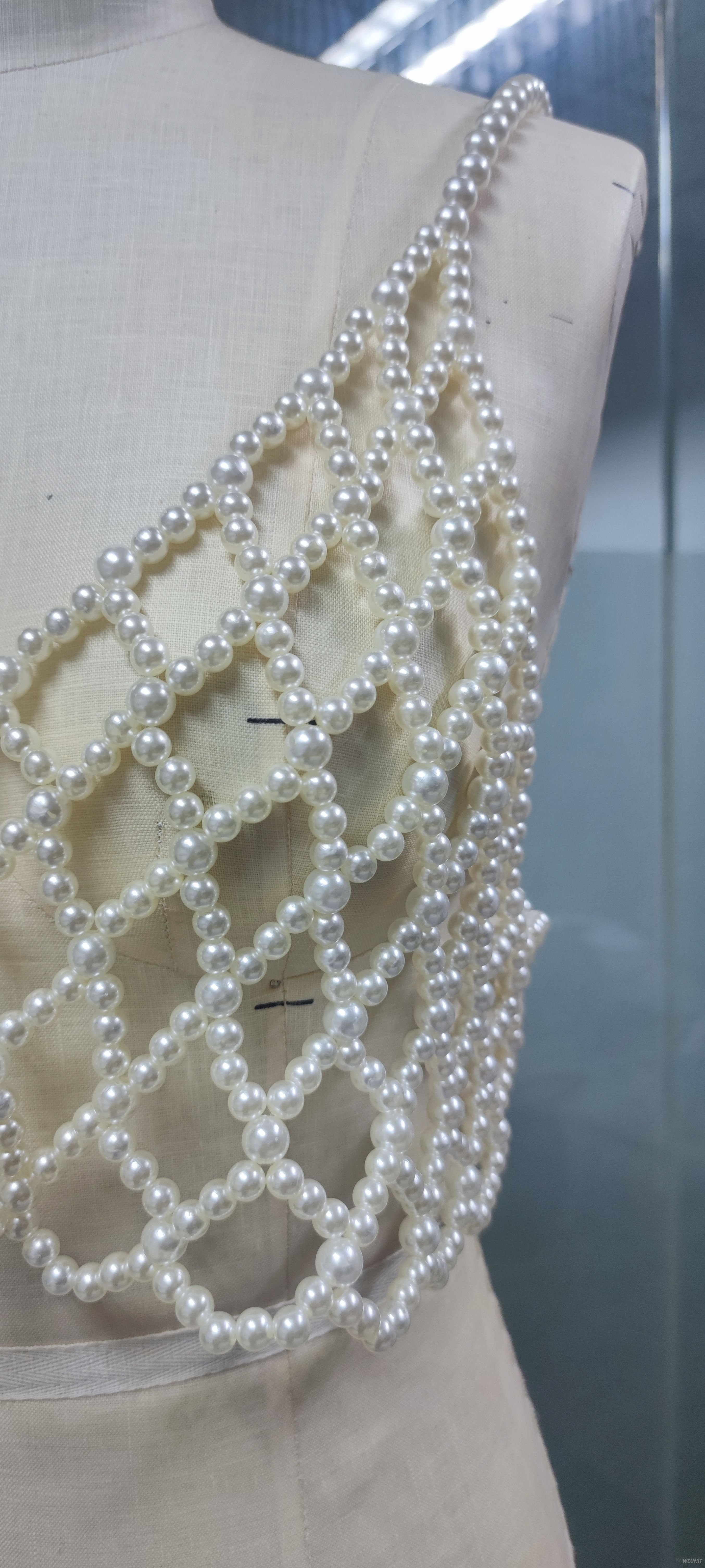 Exquisito top corto de crochet bordado con perlas HECHO A MANO