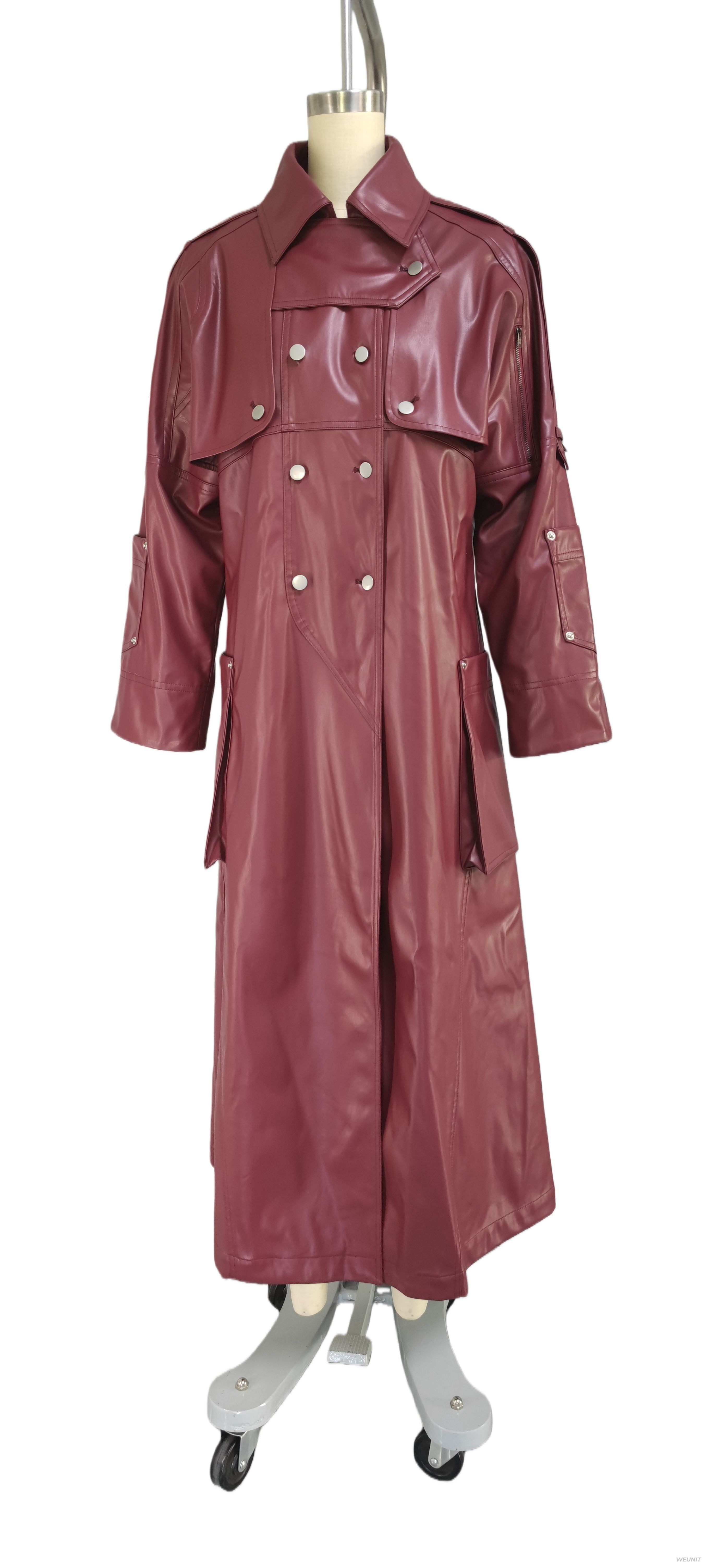 Gabardina de piel sint&eacute;tica burdeos para mujer con dise&ntilde;o de doble botonadura