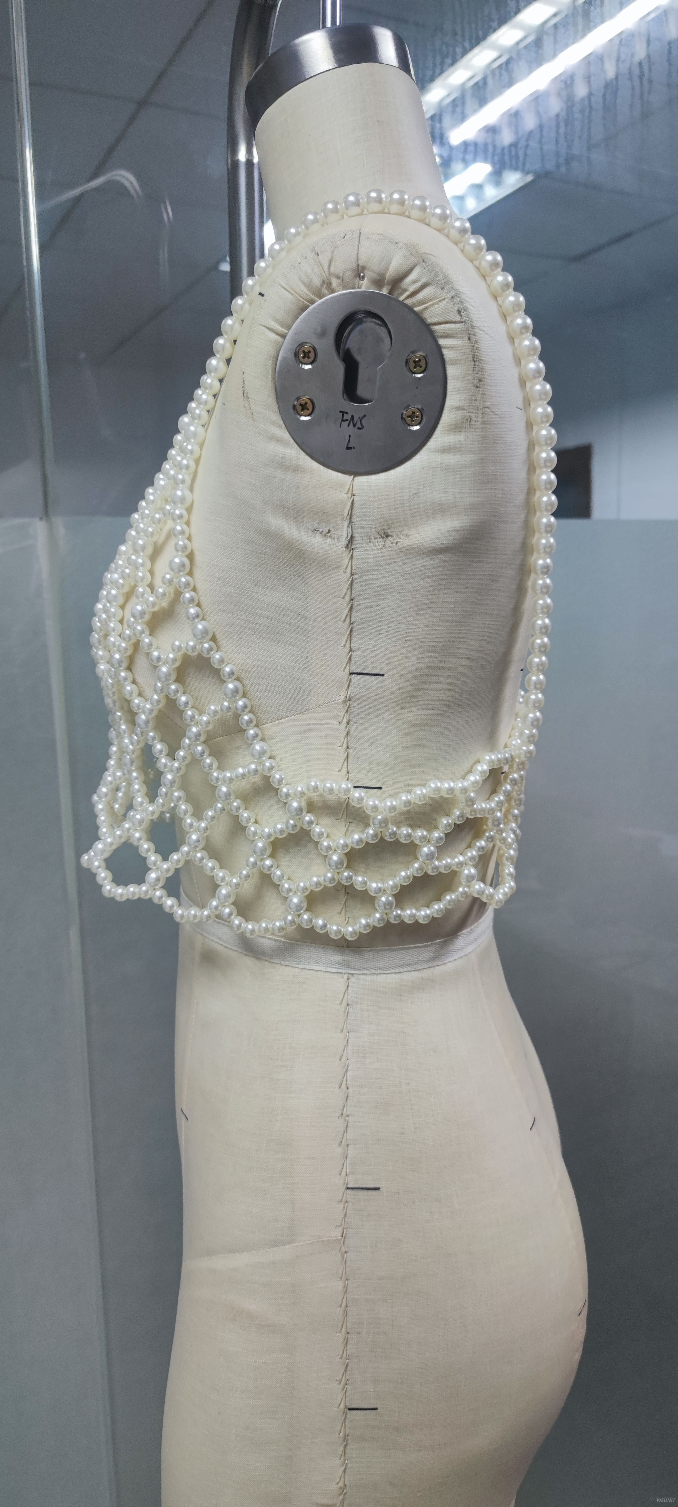 Exquisito top corto de crochet bordado con perlas HECHO A MANO