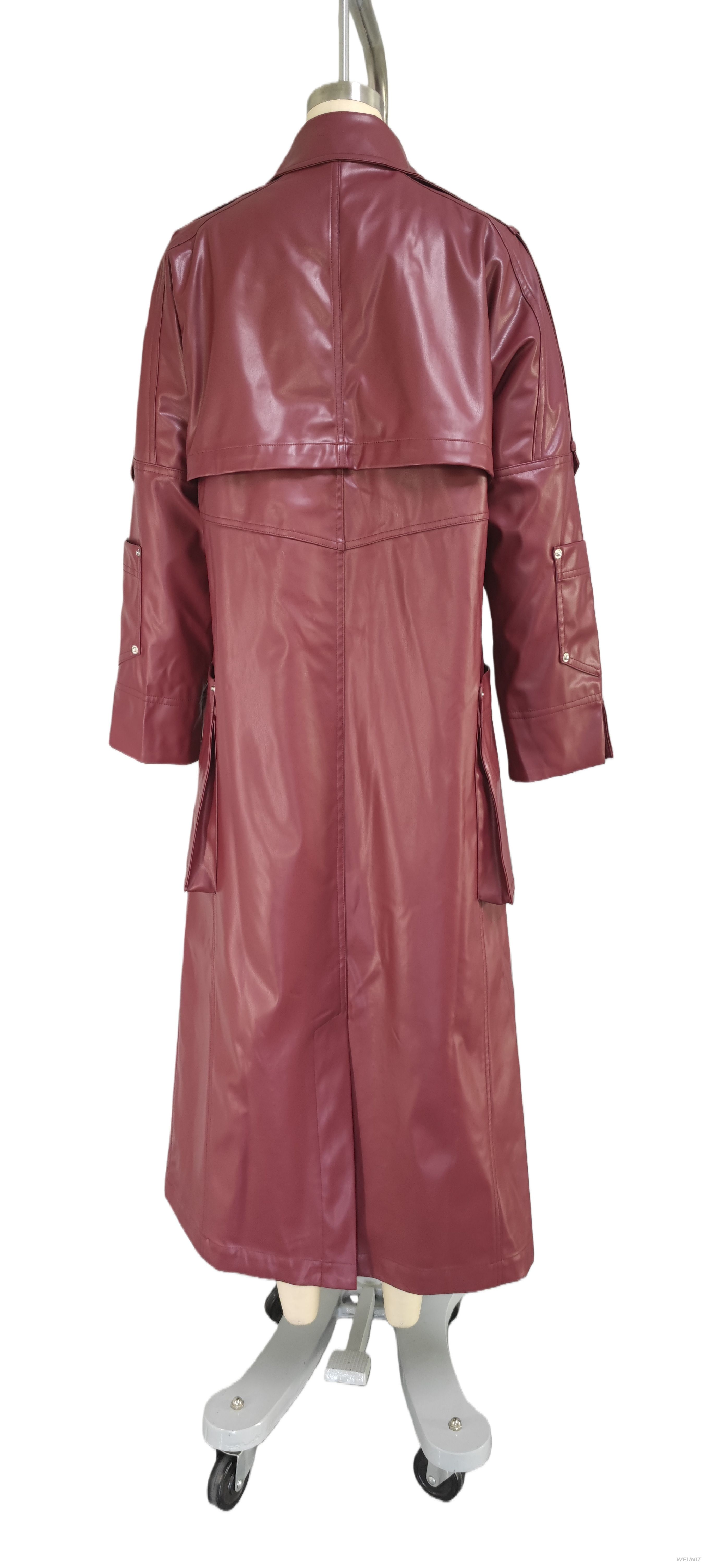 Gabardina de piel sint&eacute;tica burdeos para mujer con dise&ntilde;o de doble botonadura
