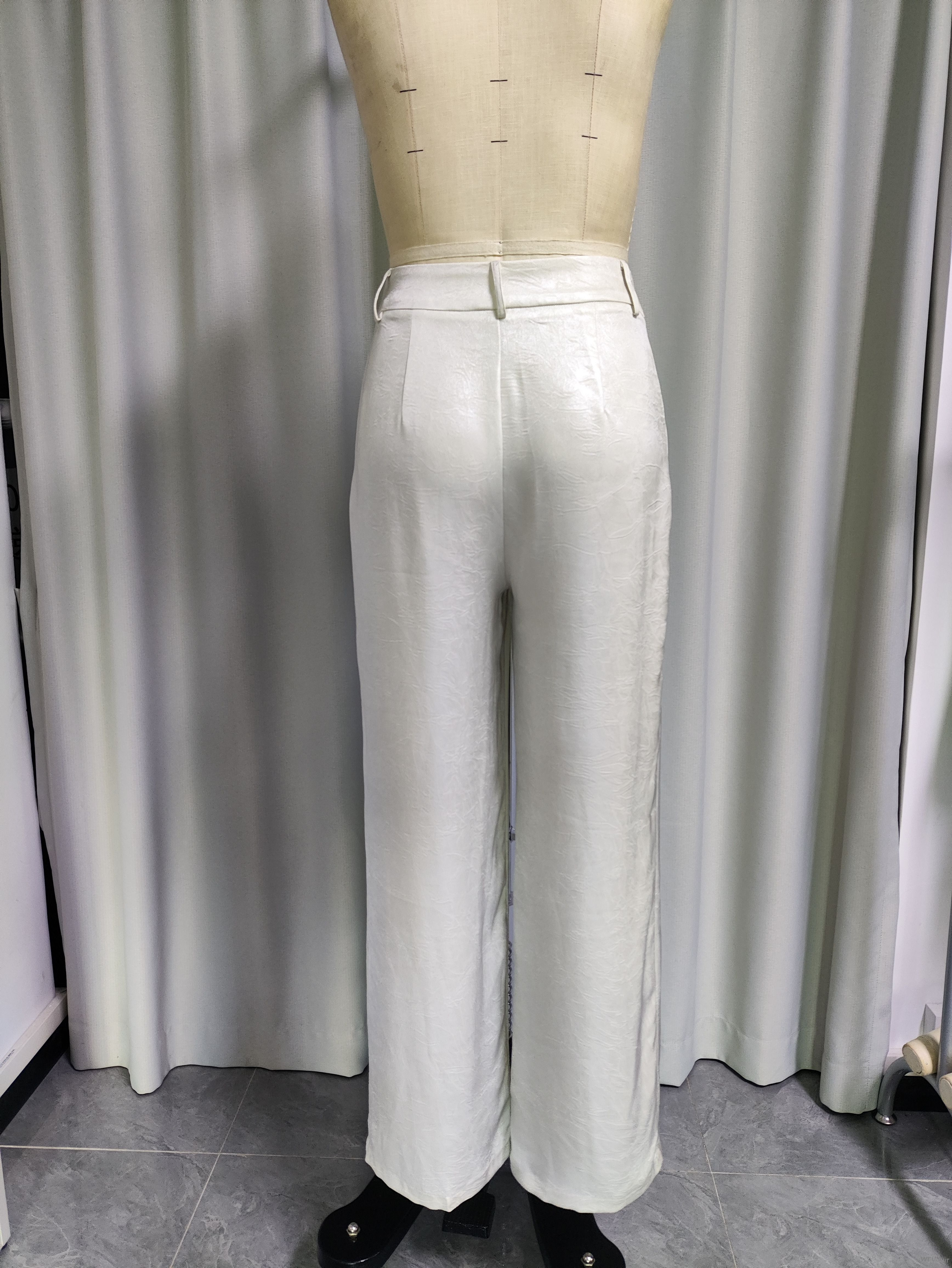Pantal&oacute;n ancho color marfil de talle alto para mujer