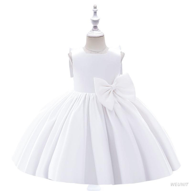 Vestido de ni&ntilde;a de flores de raso con elegancia dorada con lazo en la espalda