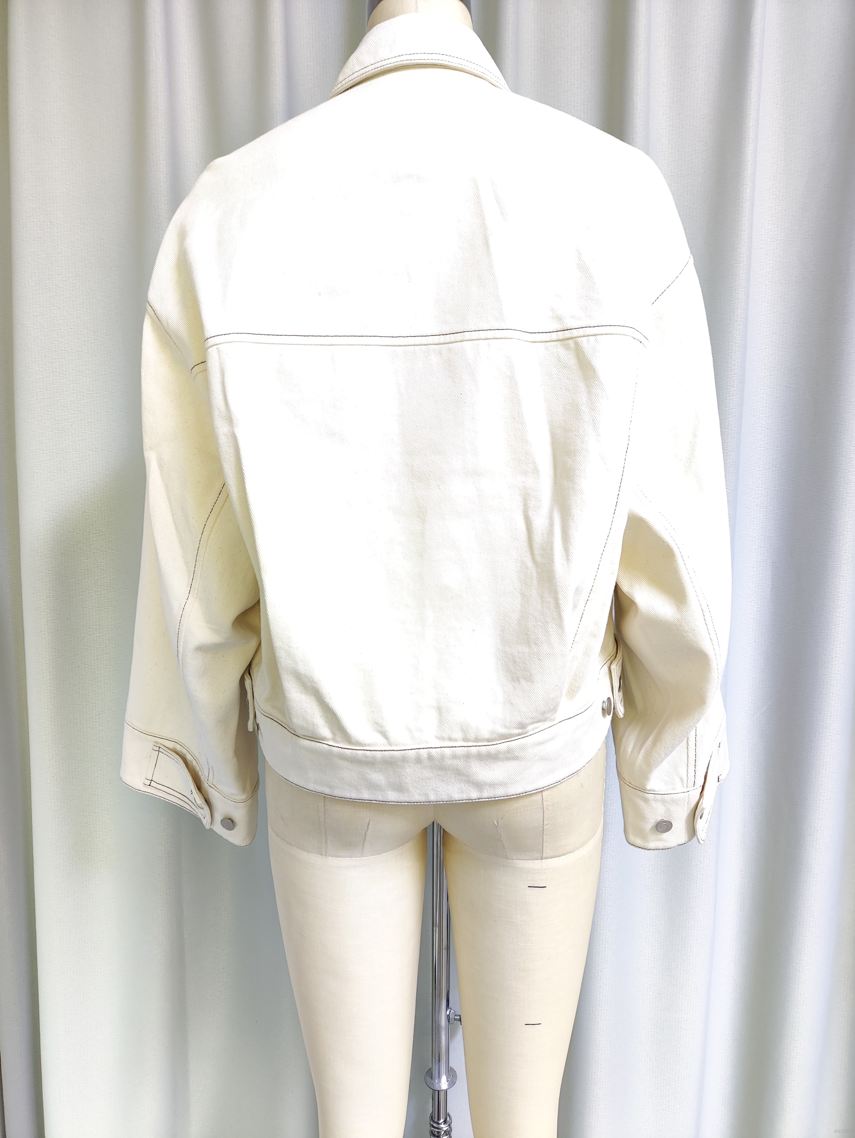 ChicChaqueta vaquera blanca - Timeless Elegance