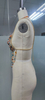 Top corto con cadena y cuerpo con cuentas de colores