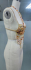 Top corto con cadena y cuerpo con cuentas de colores