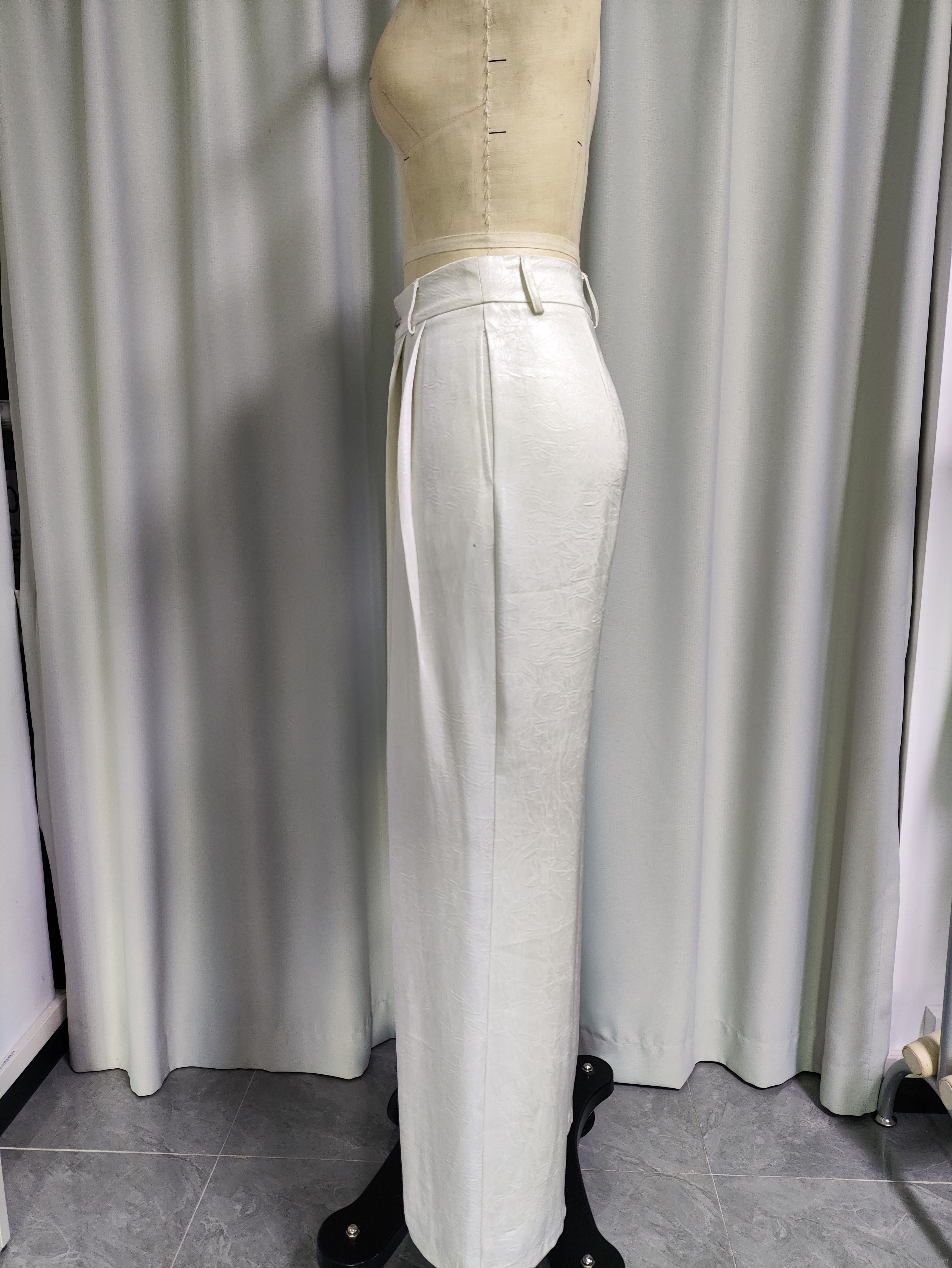 Pantal&oacute;n ancho color marfil de talle alto para mujer