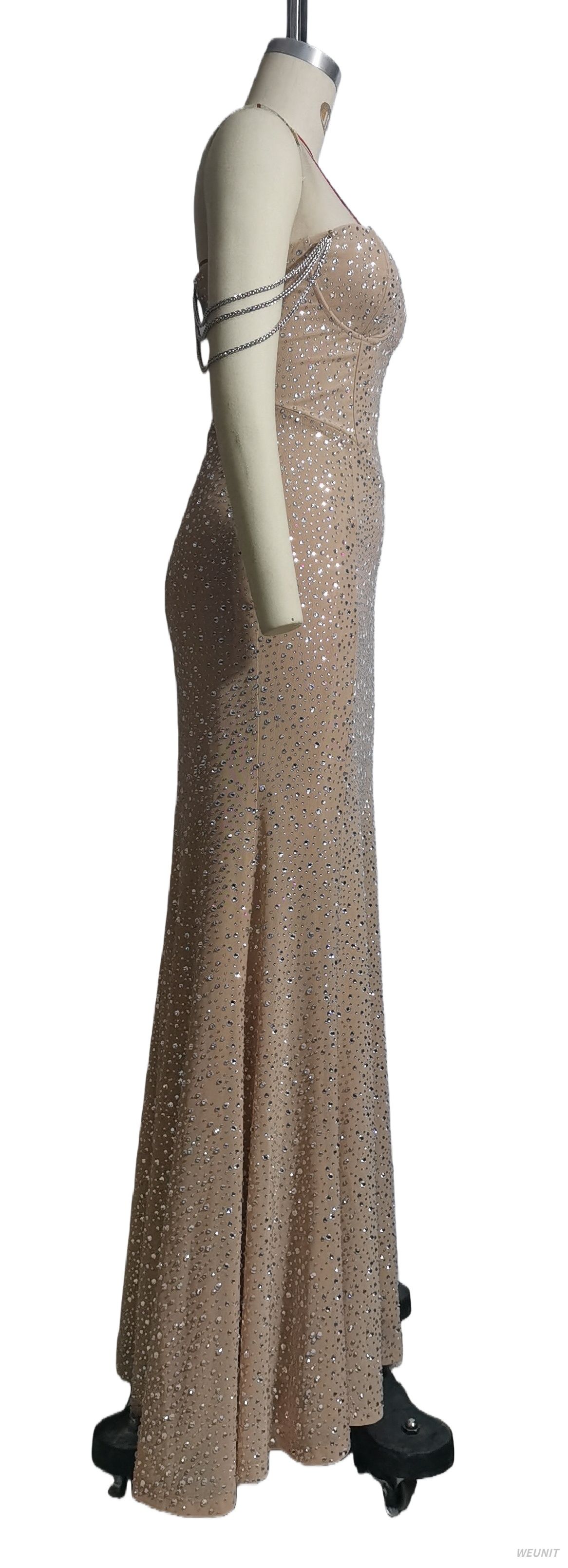 Vestido de noche de sirena con brillantes diamantes de imitaci&oacute;n termoadhesivos y tirantes adornados con cadenas