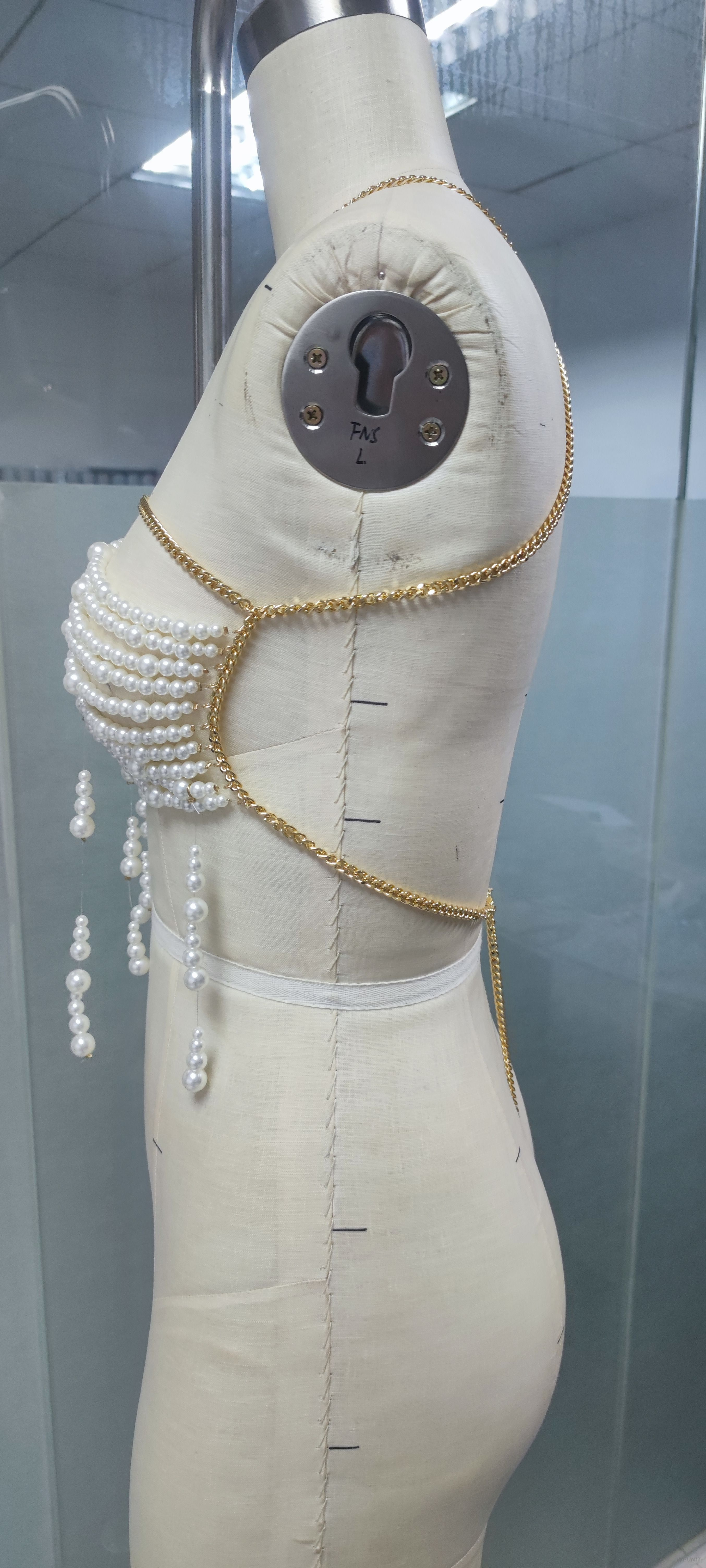 Cadena adornada con perlas - Bralette con tiras hecho a mano