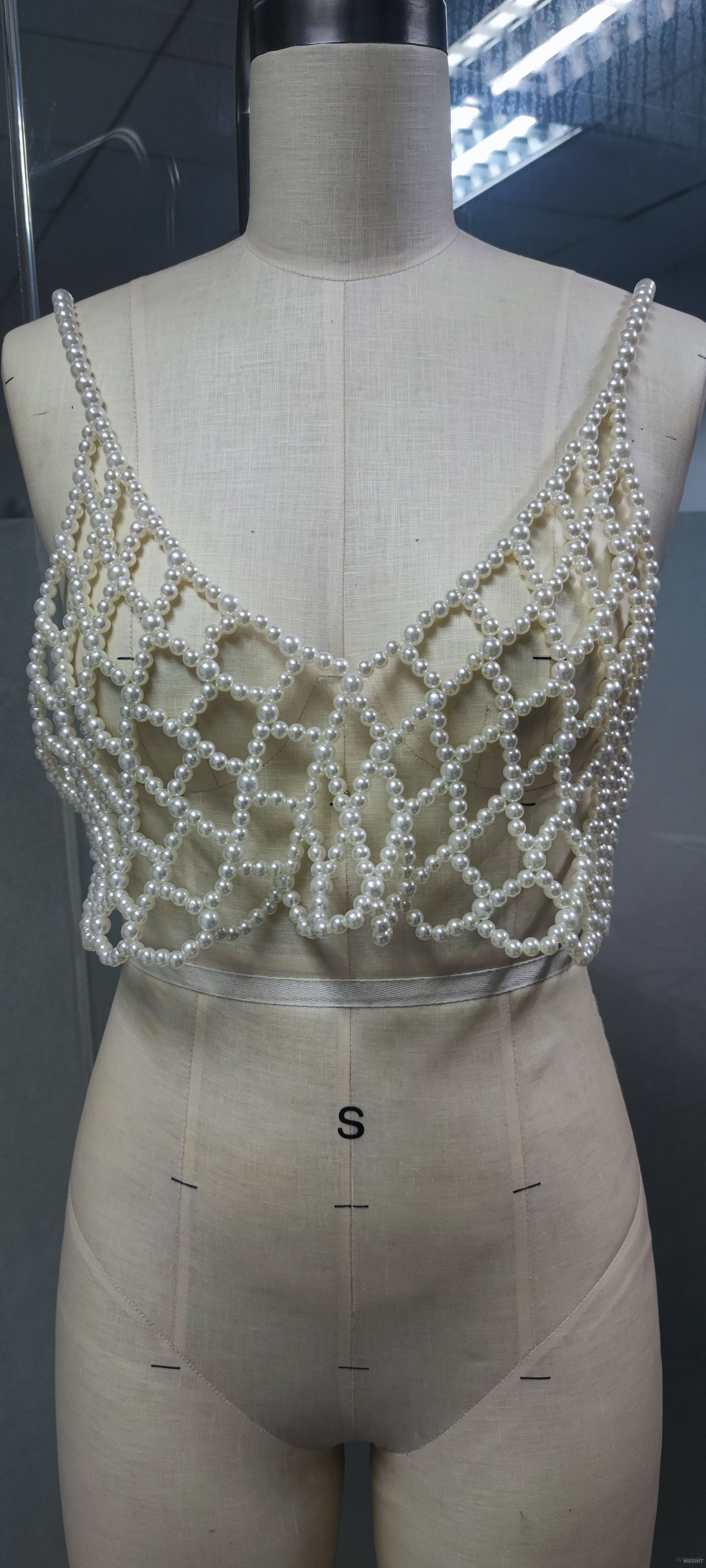 Exquisito top corto de crochet bordado con perlas HECHO A MANO