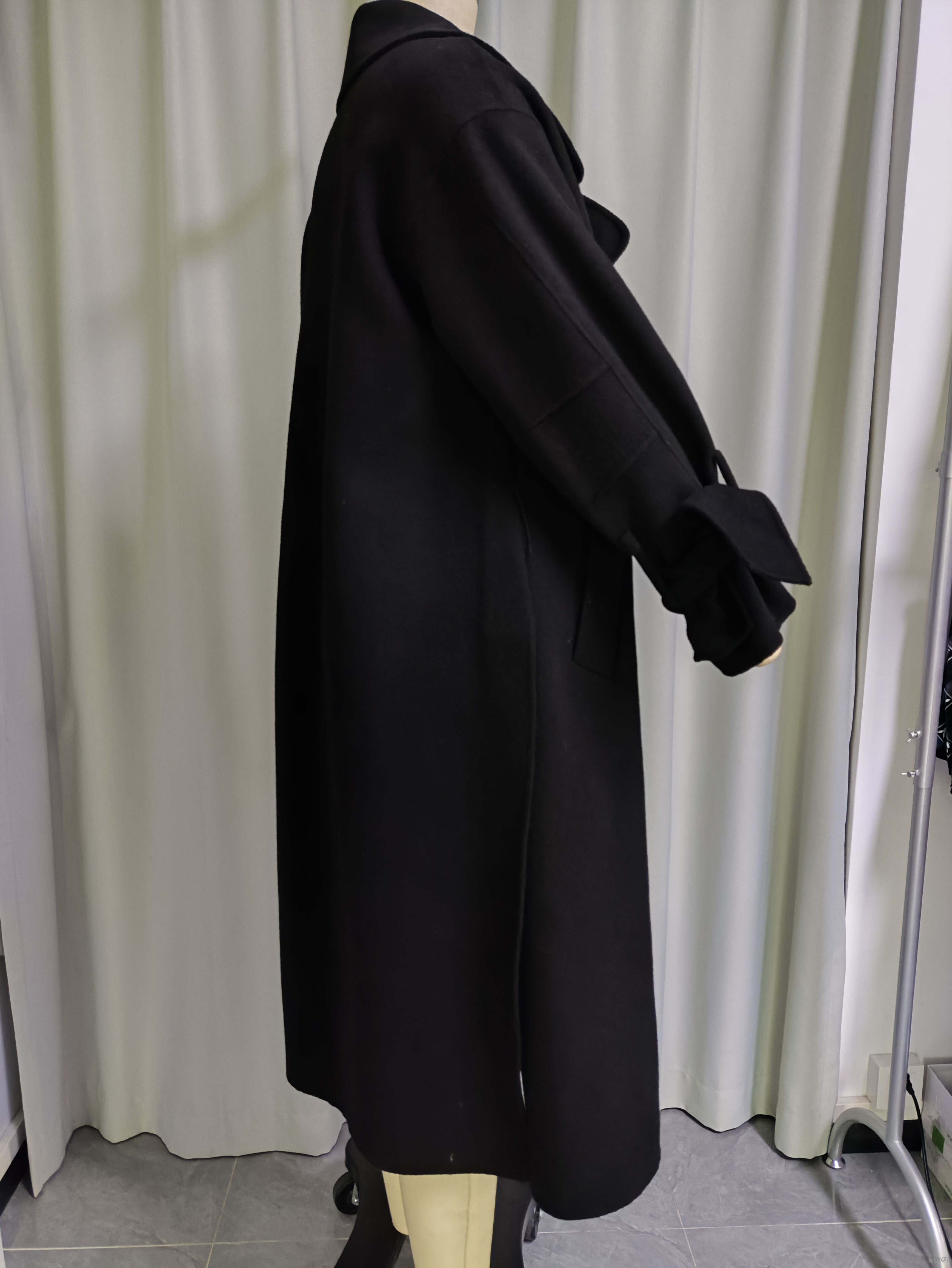 Abrigo largo de mezcla de lana con detalle de lazo negro para mujer