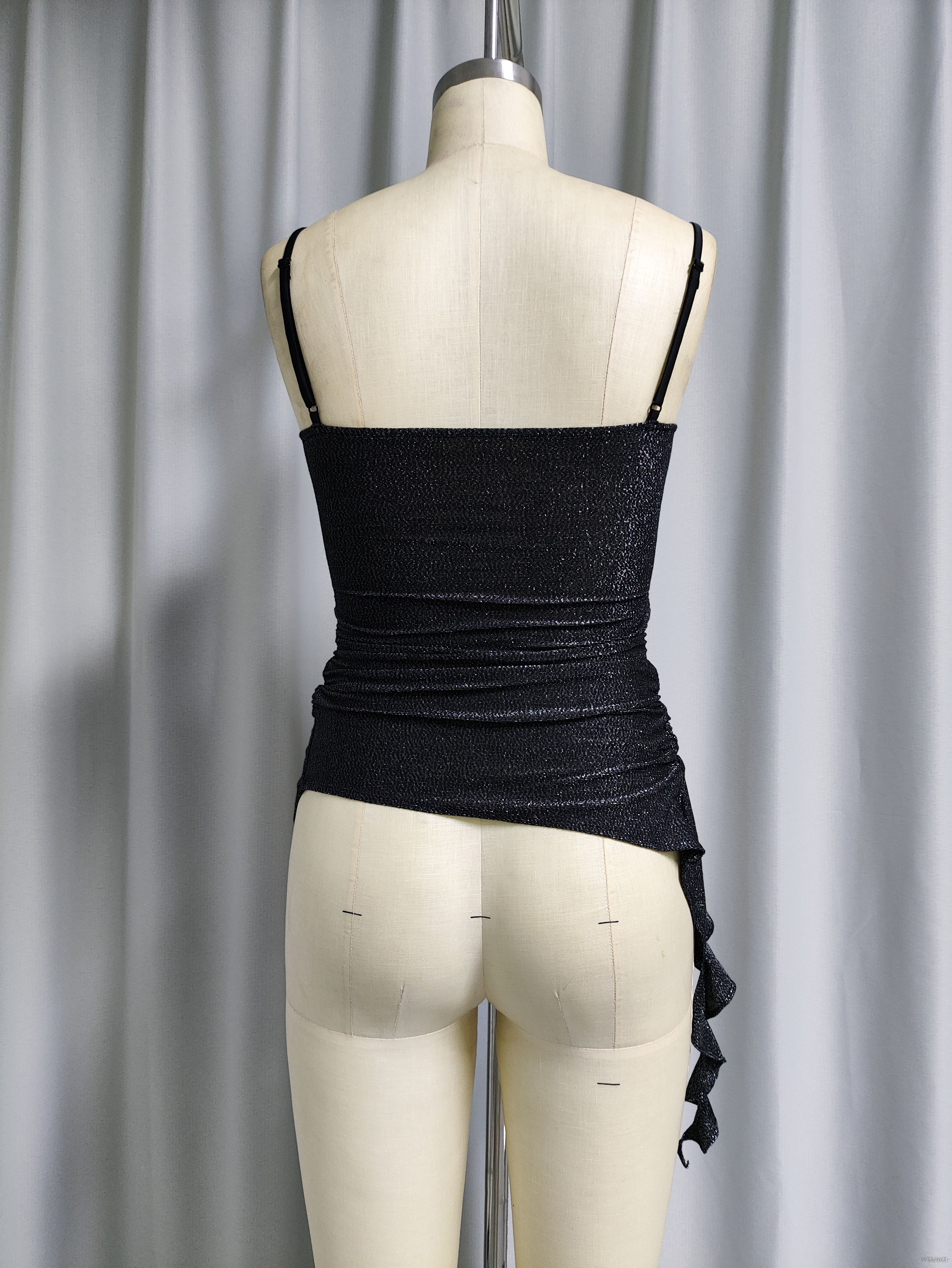 Top camisero asim&eacute;trico con volantes y lentejuelas para mujer