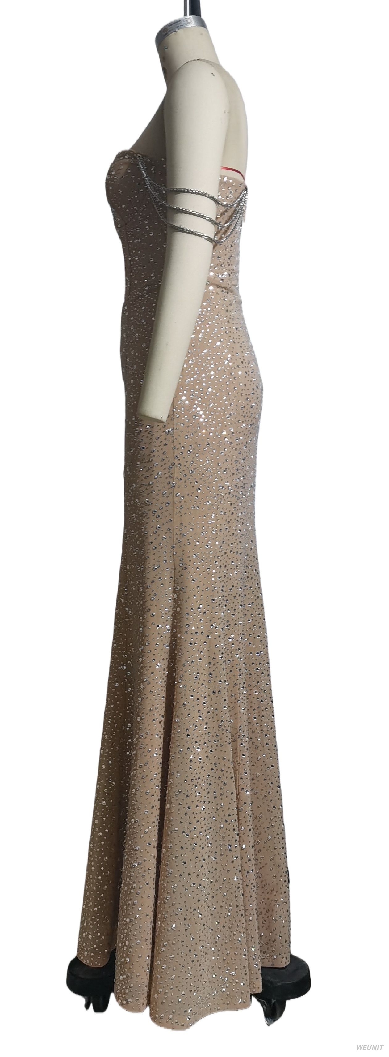 Vestido de noche de sirena con brillantes diamantes de imitaci&oacute;n termoadhesivos y tirantes adornados con cadenas