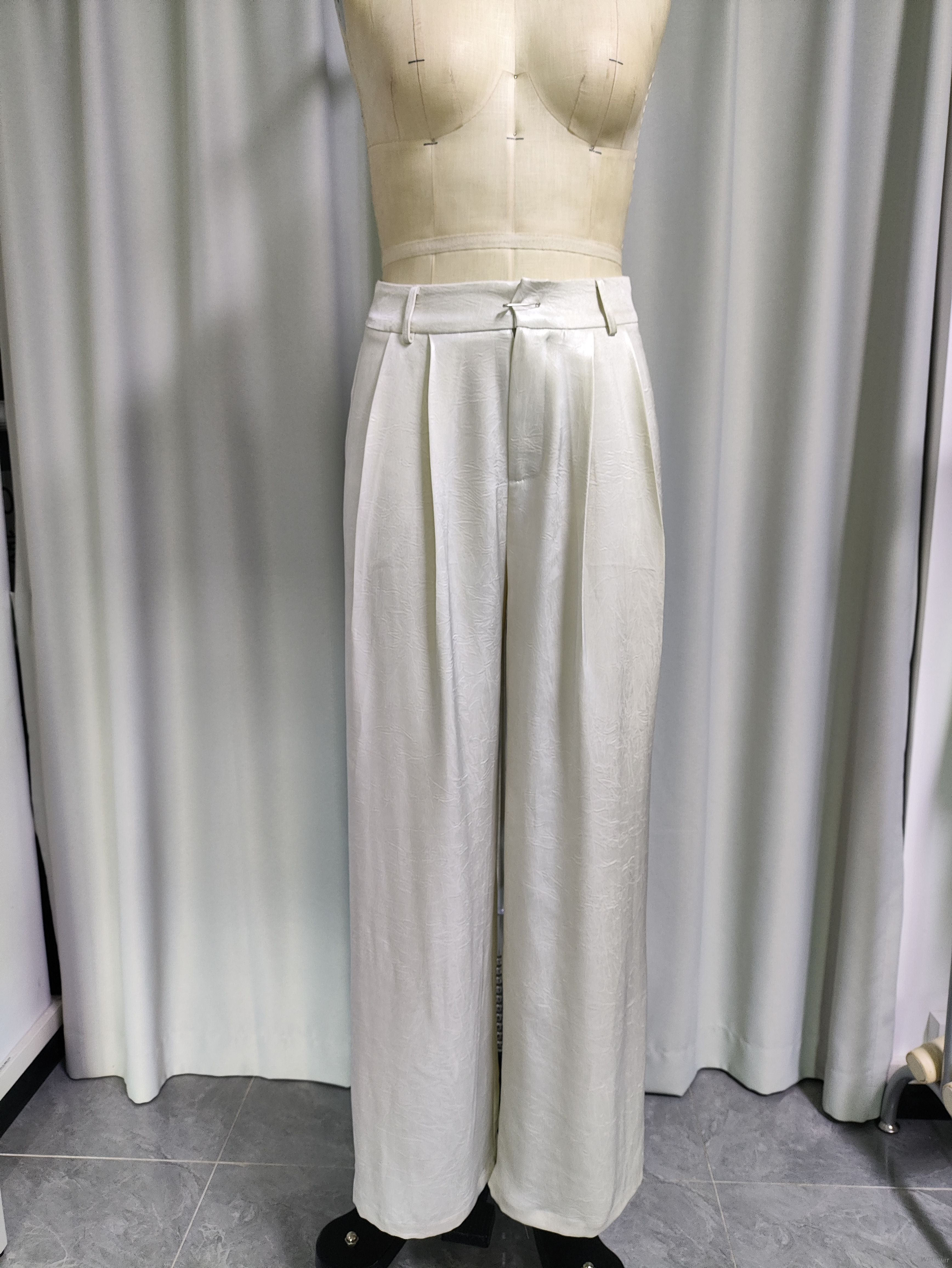 Pantal&oacute;n ancho color marfil de talle alto para mujer