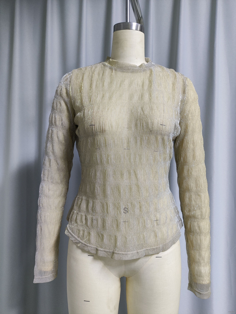 Top de malla transparente brillante de manga larga para mujer