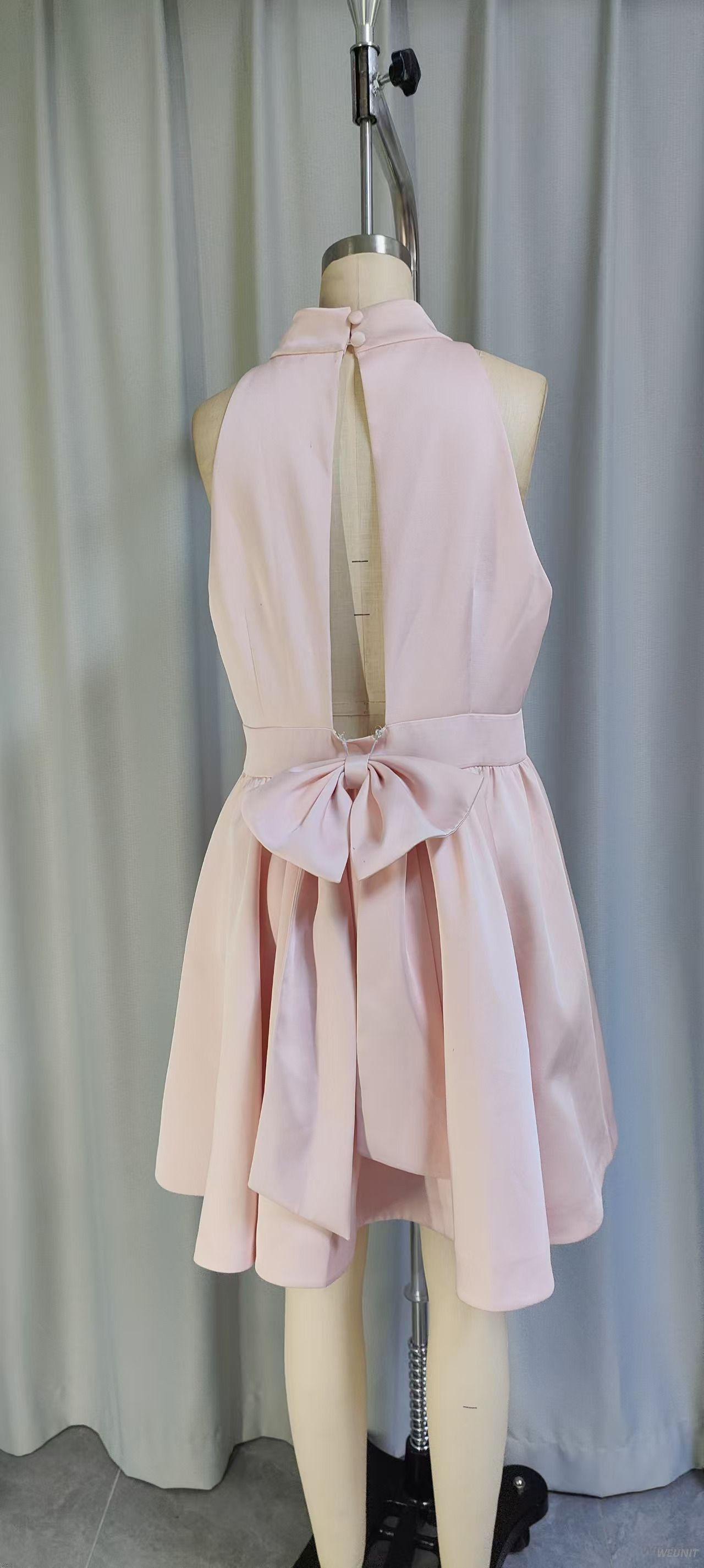 Minivestido evas&eacute; con cuello halter rosa