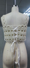 Exquisito top corto de crochet con bordado de perlas